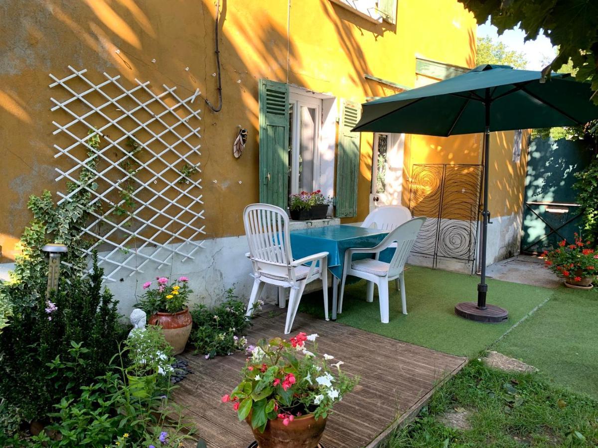 "La Petite Maison" Сент-Фуа-ле-Ліон Екстер'єр фото